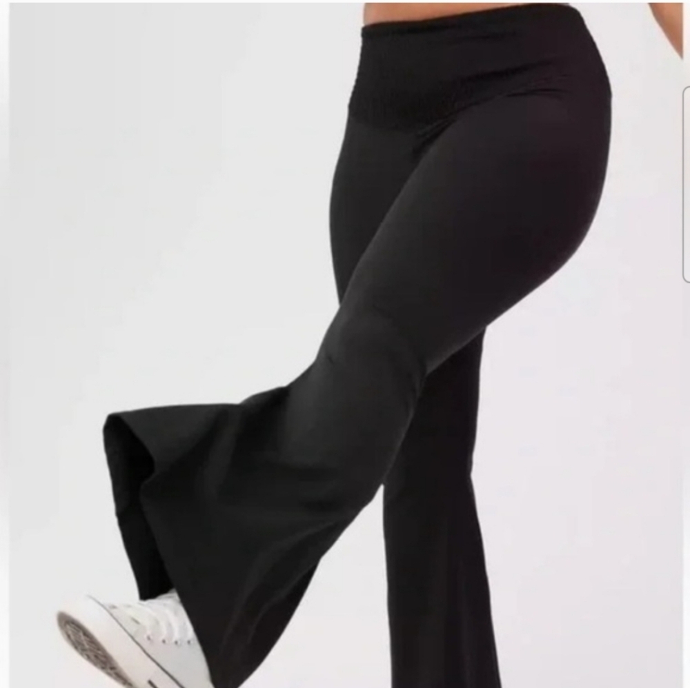Aerie Real Me Smocked Super Flare Leggings Black Size Large